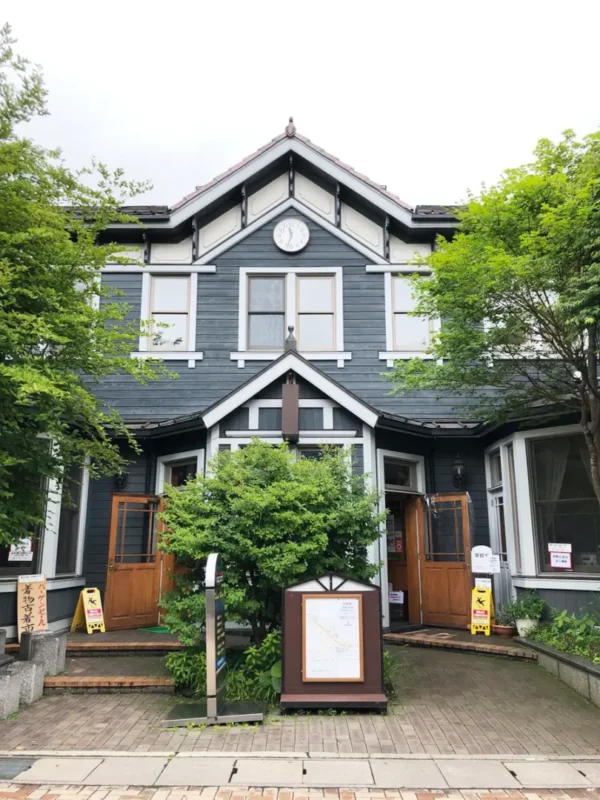 レトロな外観がおしゃれな『軽井沢観光会館』