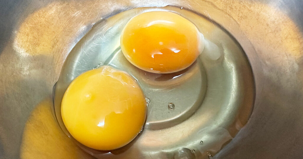 割られた卵