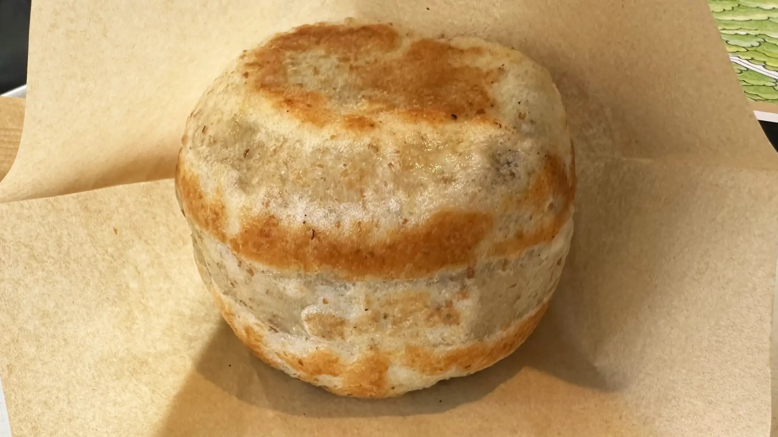 「小昼堂」さんで購入したおやき(高菜)のアップ。