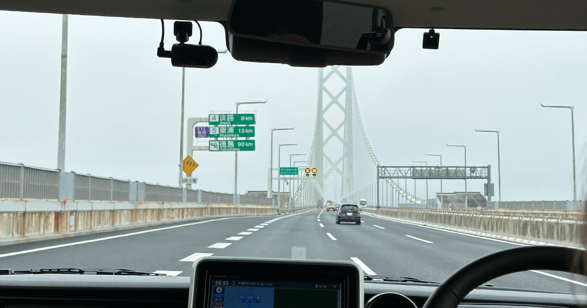 明石海峡大橋を通過中〜