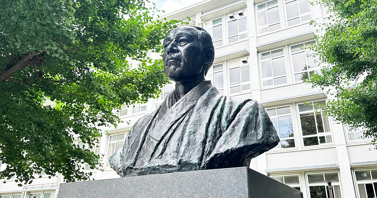 慶應大学日吉キャンパスにある福沢諭吉像
