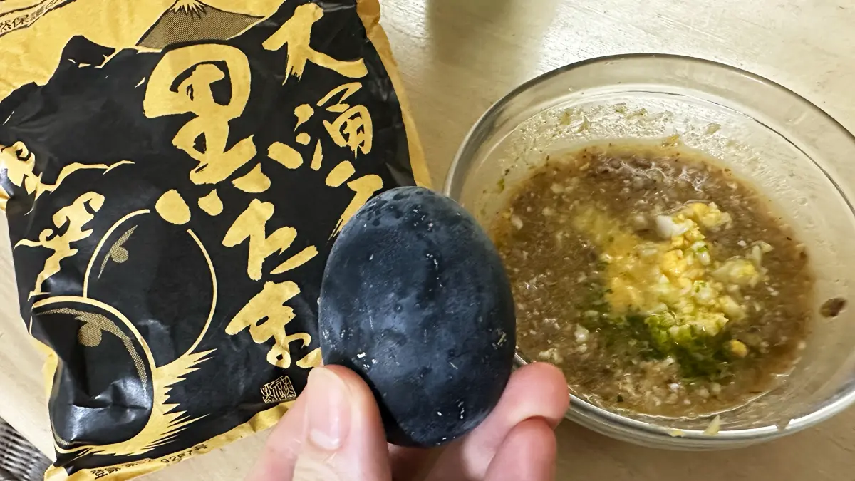 大涌谷「黒たまご」を手作りわんこごはんにトッピング