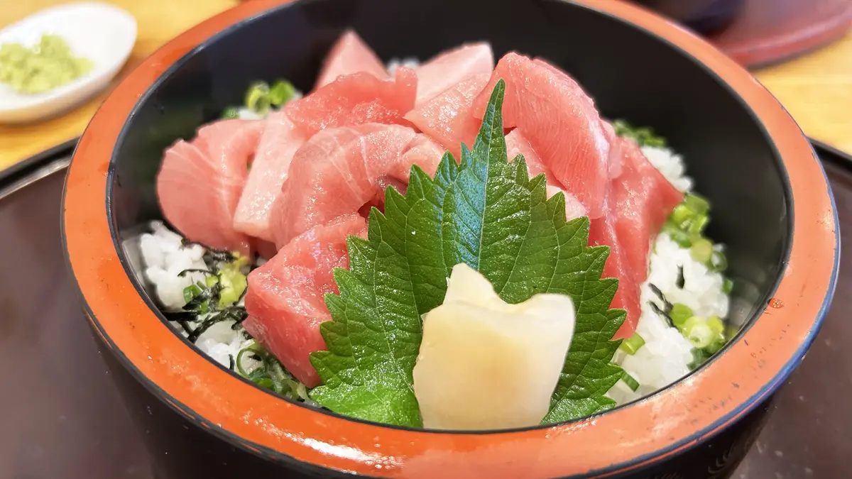 和食だワンさんの鮪ブツ切り丼