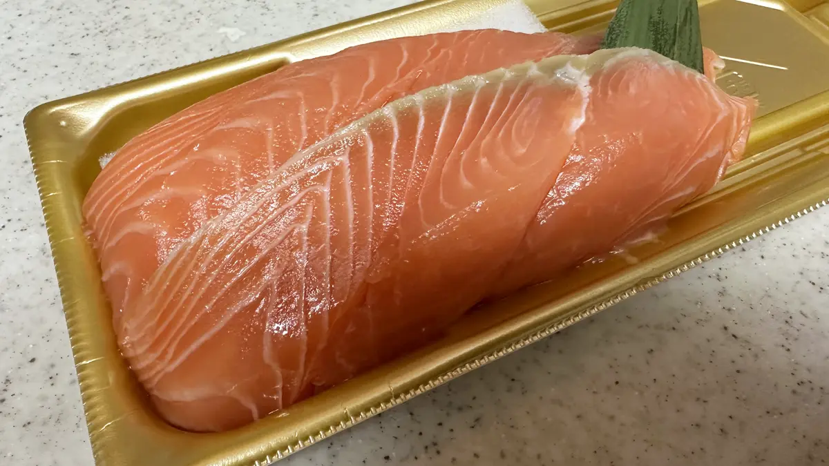今が旬の鮭。切り身が2切れ。