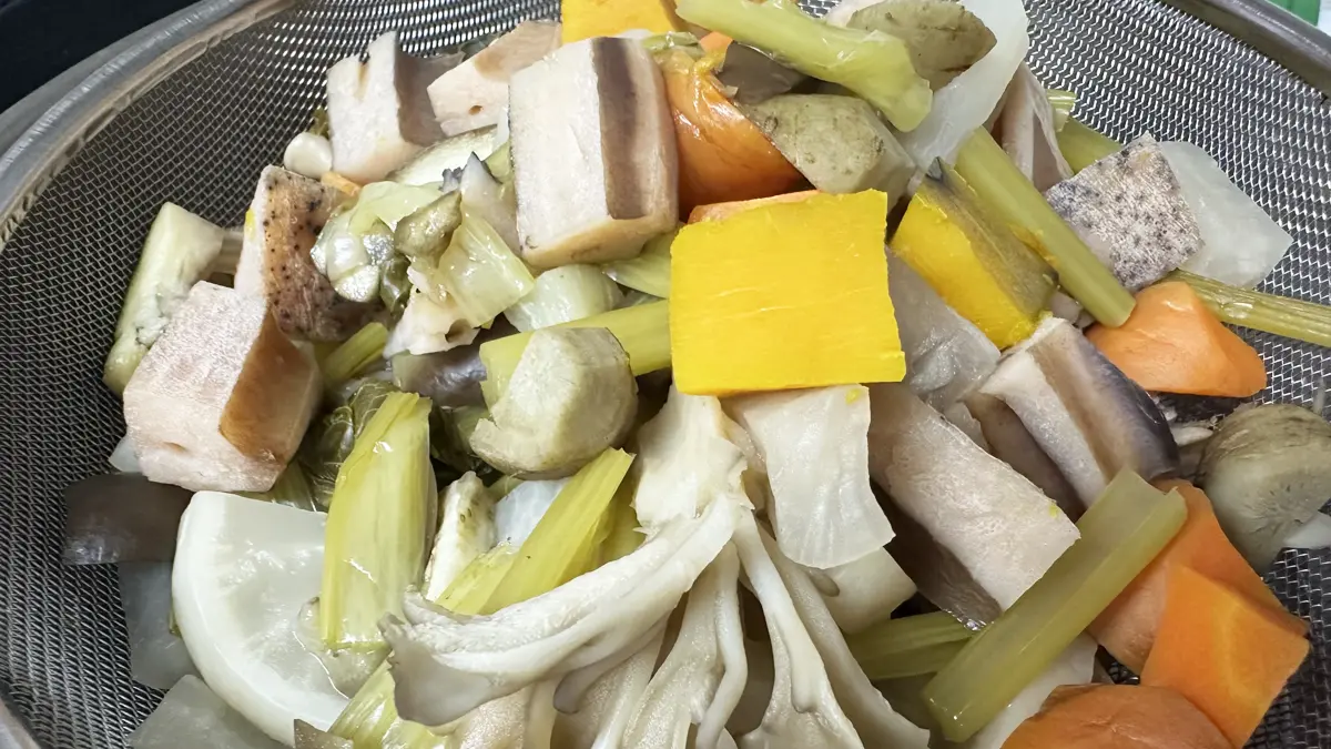 圧力鍋で煮た後のお野菜達。指先で潰れるくらい柔らかい!