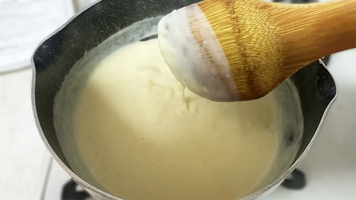 下から混ぜながら弱火でゆっくり加熱。