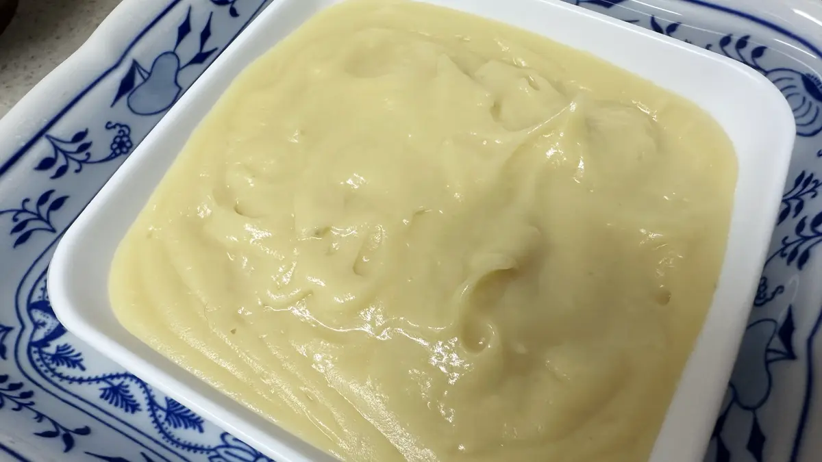 深皿に水を張って冷まし中。