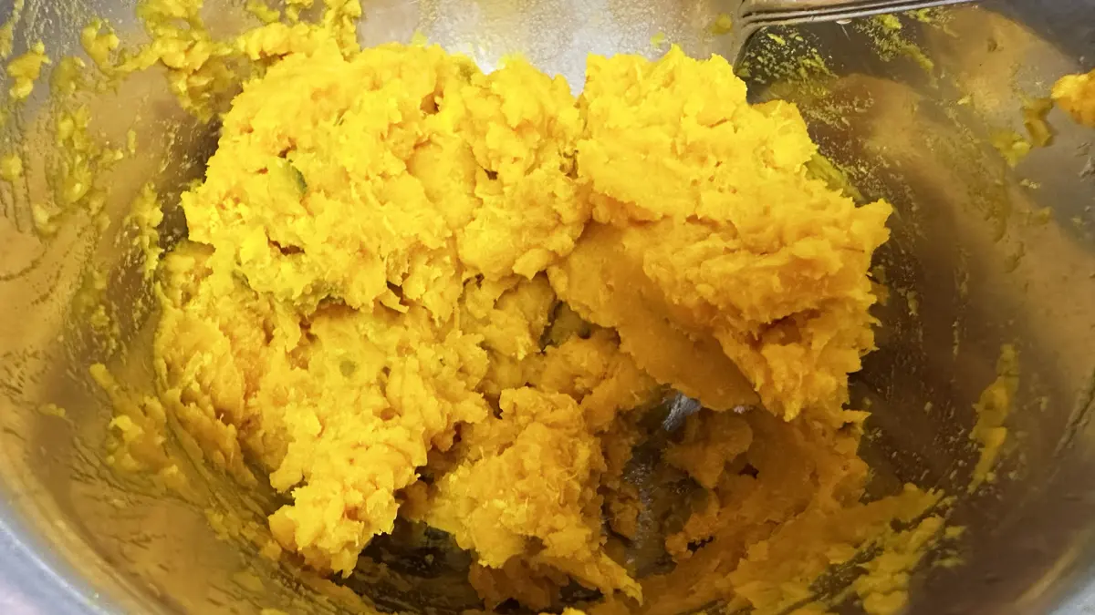 かぼちゃと麹を混ぜて醗酵させた発酵カボチャあん。